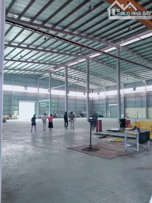 Cần cho thuê kho xưởng, bán KCN Phú Hà Dt 4400m2 - 1ha, đầy đủ pccc, khung zami, xưởng mới