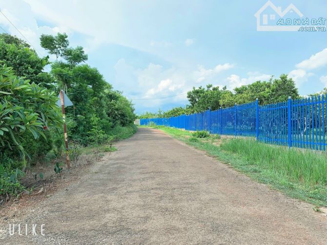 Bán 36600m2 đất (3.66 ha) tại xã Sông Xoài, TX Phú Mỹ - BRVT, đường vào 8m. Giá 40 tỷ