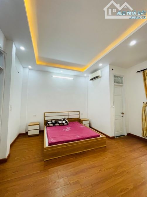 Bán nhà Hoàng Văn Thái, Thanh Xuân, phân lô, ô tô tránh, 40m2, 4 tầng, giá chỉ 8 tỷ.