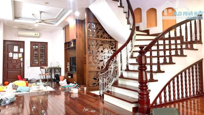 CHỦ  GỬI BÁN GẤP NHÀ  P, CẦU GIẤY Q, CẦU GIẤY DT: 50M2 6T GIÁ: 9,5TỶ - 1