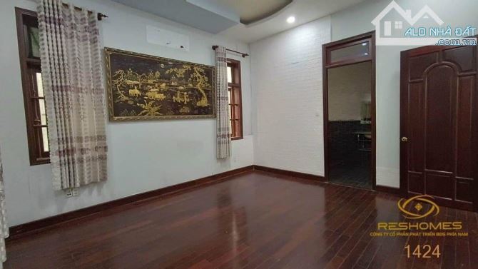 Cho thuê Nhà biệt thự thích hợp mở văn phòng - Diện tích : 10x18m(180m2), hướng Bắc - Thiế - 1