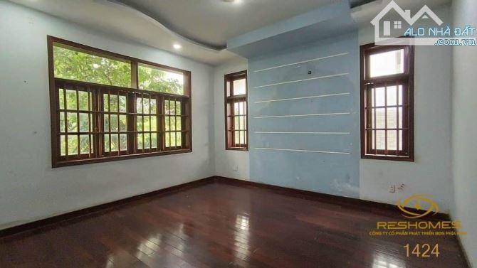 Cho thuê Nhà biệt thự thích hợp mở văn phòng - Diện tích : 10x18m(180m2), hướng Bắc - Thiế - 2