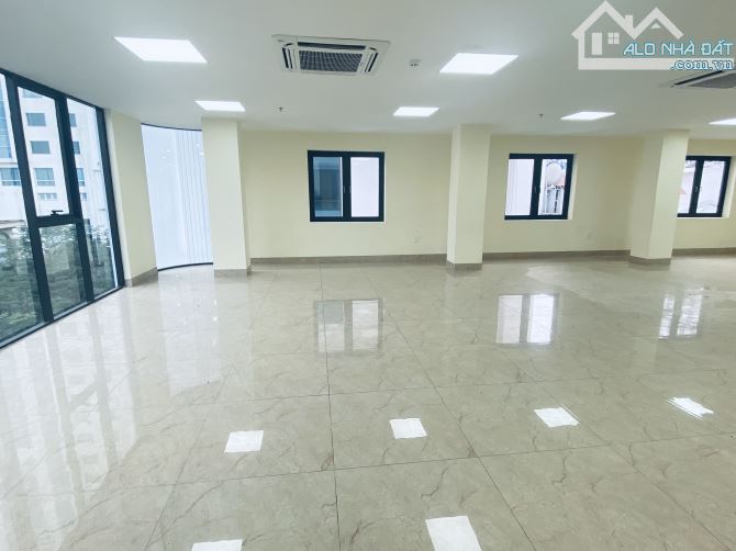 CHO THUÊ VĂN PHÒNG CẦU GIẦY DT 160M2 - 200M2 GIÁ THUÊ TỪ 25TR- 26tr/1 SÀN - 2