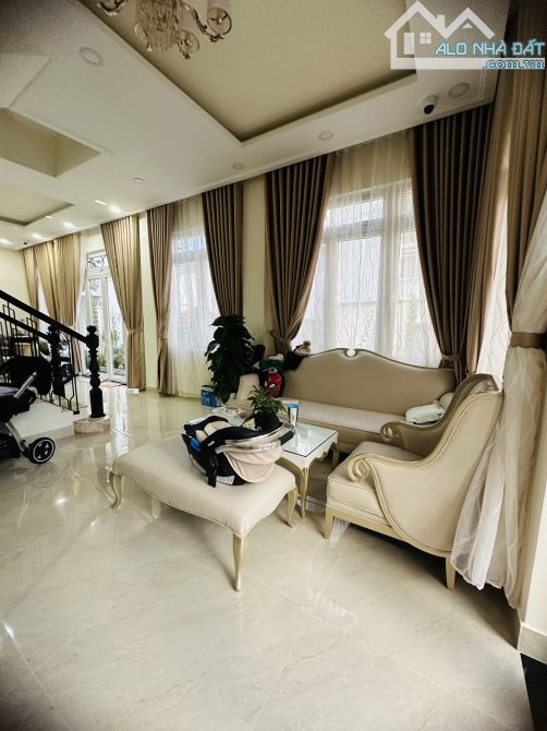 VILLA 2 MẶT TIỀN ĐẸP MỚI XÂY MẶT TIỀN ĐƯỜNG GẦN HỒ XUÂN HƯƠNG - 1
