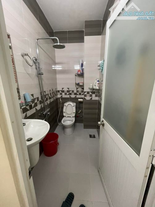 Bán nhà mặt tiền 301m2, ngay cầu Tham Lương, BX An Sương, Đông Hưng Thuận, Q12, hơn 12 tỷ - 1