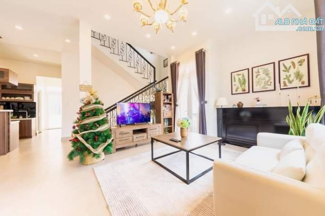 Chính chủ gửi bán villa trung tâm phường 7, Đà Lạt, view đẹp 252m2 giá 13 tỷ