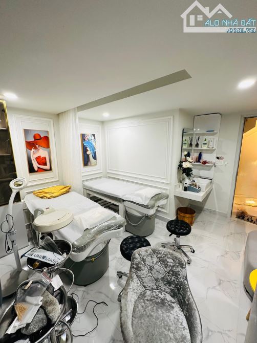 Bán nhà Kinh doanh Spa & Uốn tóc, Quận 1, Hẻm xe hơi thông, Sát mặt tiền, Nhỉnh 5 Tỷ - 1