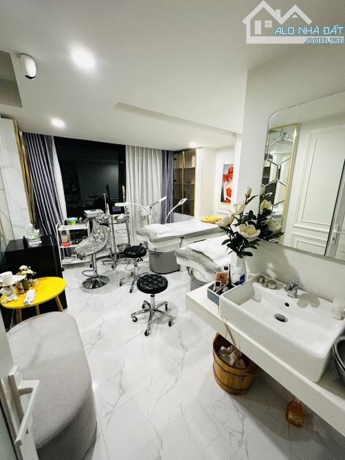 Bán nhà Kinh doanh Spa & Uốn tóc, Quận 1, Hẻm xe hơi thông, Sát mặt tiền, Nhỉnh 5 Tỷ - 3