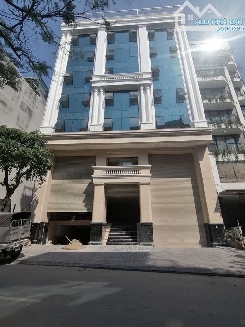 Bán tòa cao ốc Văn Phòng 10 tầng 36 phố Dịch Vọng Hậu Dt 548m2 Mt 16m 2 hầm. Giá 350 tỷ