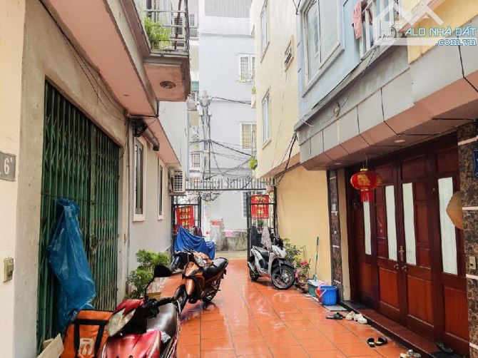 Bán Nhà Thanh Lân, 31m2, 4 Tầng, Giá 5.2 Tỷ, Ô tô Đỗ Cổng