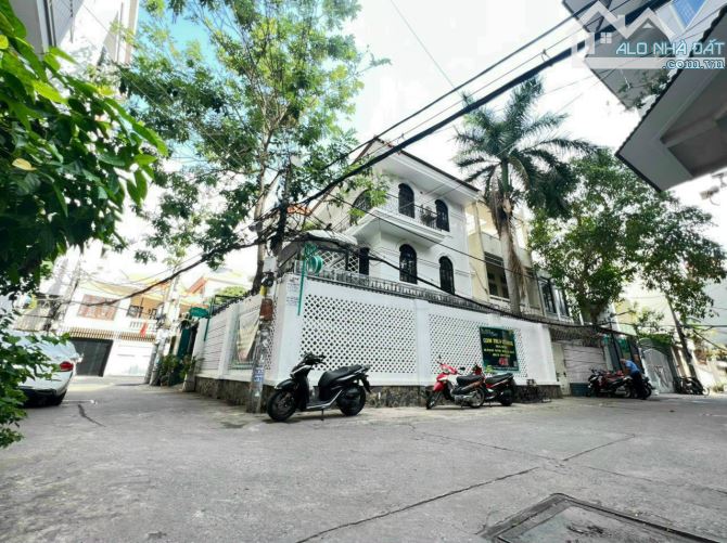 Siêu Phẩm khan hiếm ! Góc 2MT Phan Xích Long,QPN ( 20x18m- 4 Tầng ) HĐT 104tr/th- 37.5 tỷ
