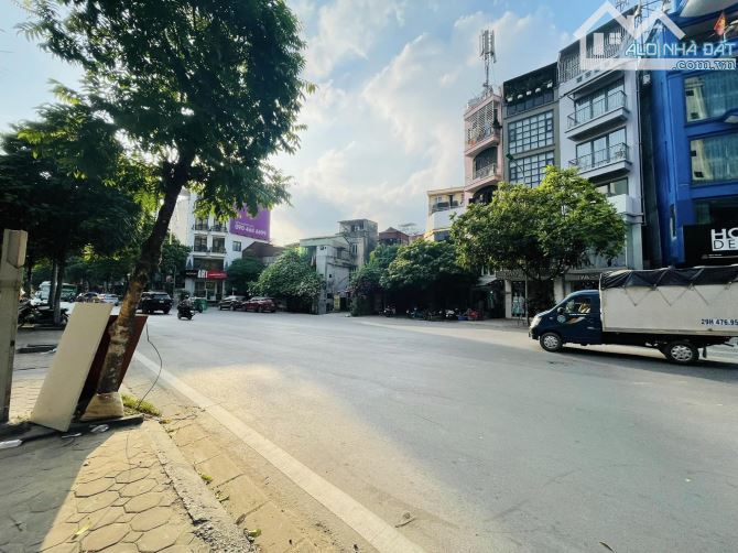 Giảm sốc 3 tỷ - Cần bán gấp mặt phố Sơn Tây, Ba Đình, ô tô 2 chiều dừng đỗ, 64m, giá 23 tỷ - 1