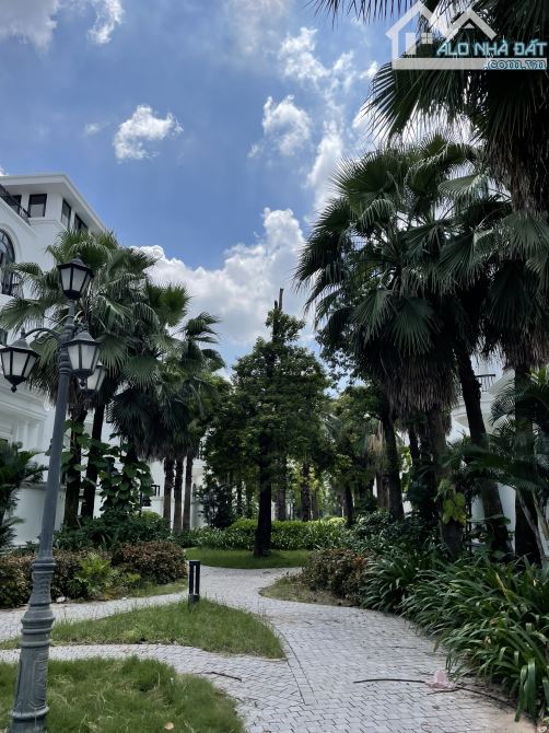 Chủ cần Bán biệt thự Louis city DT:301m2 3.5 tầng 1 hầm giá 70 tỷ