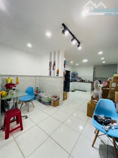 GIÁP QUẬN 1 - QUA CẦU CHỮ Y - NHÀ HXH - 4x13m - SỔ VUÔNG A4 - HƠN 5 T.Ỷ XÍU - 3