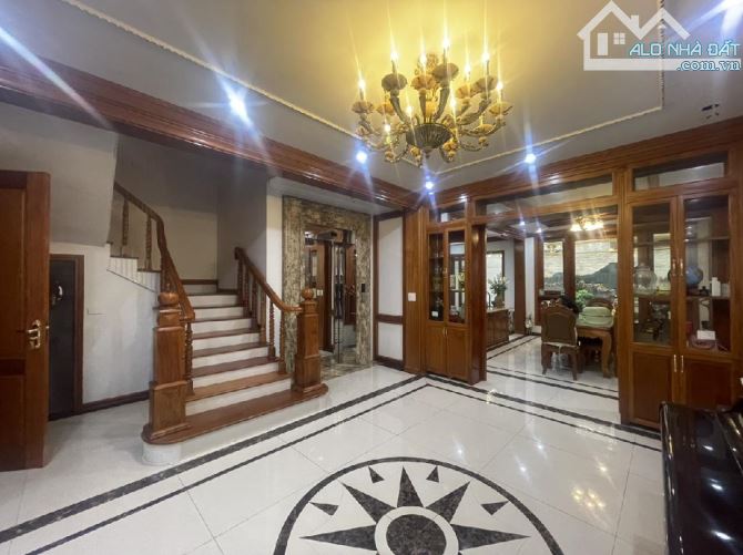 Bán Biệt thự Hà Đông - Kinh doanh ác liệt - Nội thất xịn - Thang Máy - 160m - 5 tầng 42tỷ - 5