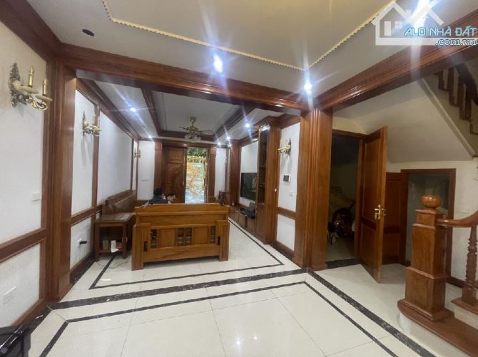 Bán Biệt thự Hà Đông - Kinh doanh ác liệt - Nội thất xịn - Thang Máy - 160m - 5 tầng 42tỷ - 8