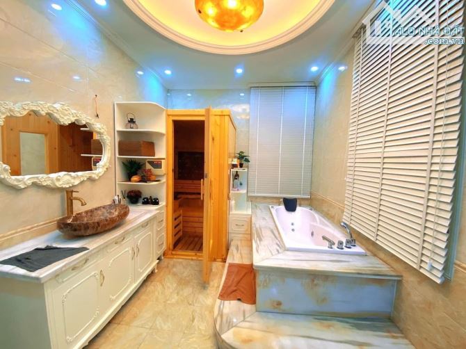 Siêu Phẩm Biệt Thự Cầu Giấy 180m 22m mặt tiền - Ô tô tránh - Lô góc - Trung Tâm Cầu Giấy - 8