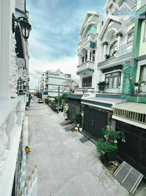 Bán nhà Nhà Bè Huỳnh Thị Đồng, dt 4,6x13m, nhà 2 lầu, 4pn, 5wc, giá 5,8 tỷ. - 9