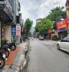 Mặt phố, vỉa hè ô tô tránh siêu hot khu vực quận Long Biên