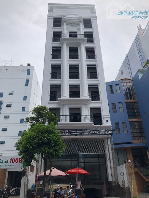 Bán CHDV 8 tầng đường Hoàng Văn Thụ, P. 4, Q. Tân Bình. DT 8x20m HĐ thuê 200tr/1 tháng