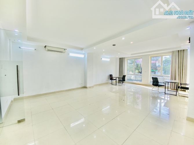 Cho Thuê Văn Phòng Siêu Đẹp sàn 80m2 Phố Khâm Thiên View Cực Thoáng giá rẻ vô địch 14tr/th