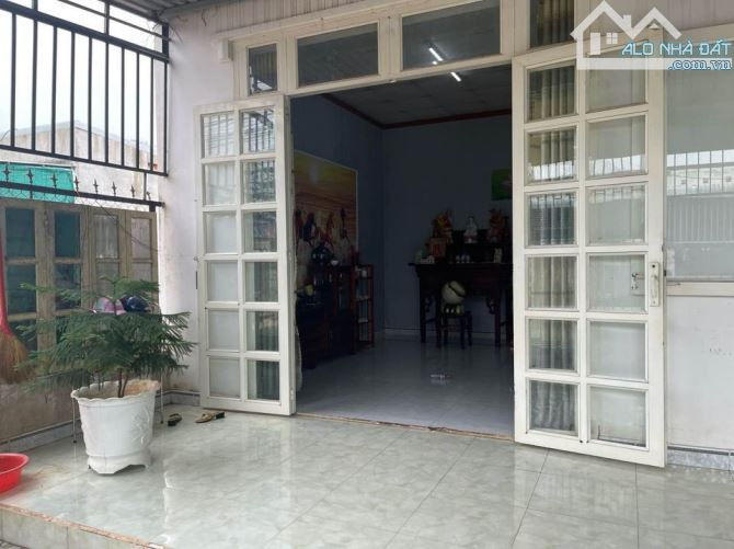 Cần bán gấp căn nhà cấp 4  nằm gần trường TH Tân Phú Trung, Củ Chi. 600 triệu, SHR - 4