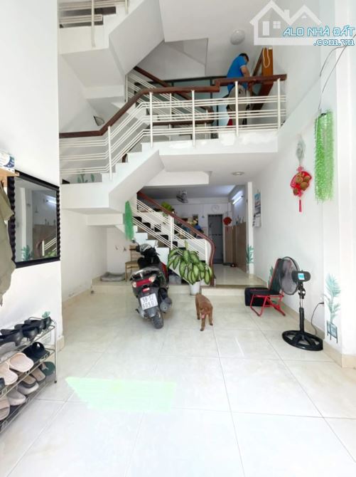 Bán nhà 5 tầng Lê Quang Định Bình Thạnh. DT 33m2. Giá 5.x tỷ