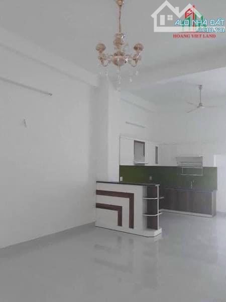 Khách thân mới gửi: Nhà 1 trệt 1 lầu chuyển sửa lại mới tinh tươm - chuyển vào ở ngay mặt