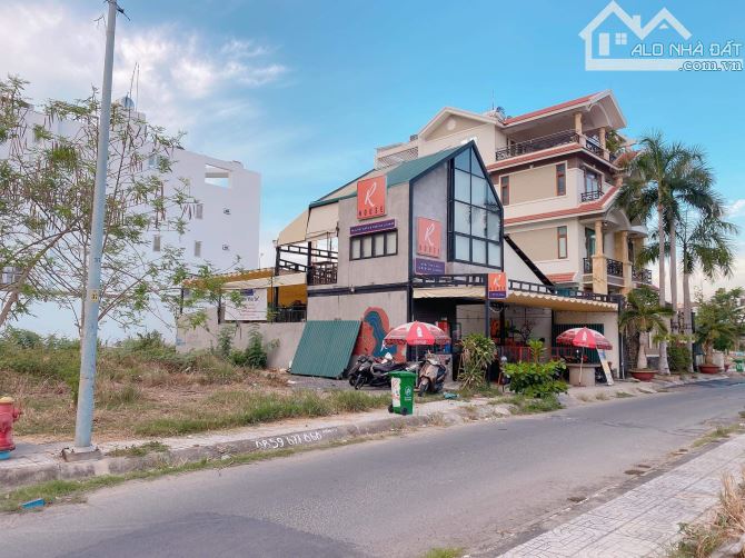 Bán đất 10x21m, cn 215m2 khu dân cư Văn Minh. The Sun Avanue. 150tr/m