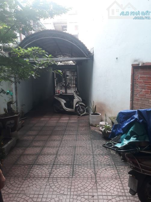 Bán nhà phố Nguyễn Hiền 139m2 giá  28 tỷ - 8