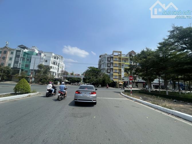 Bán nhà trệt 4 lầu 503m2 có 12PN mặt tiền Võ Nguyên Giáp nhà đẹp gần trục chính của khu
