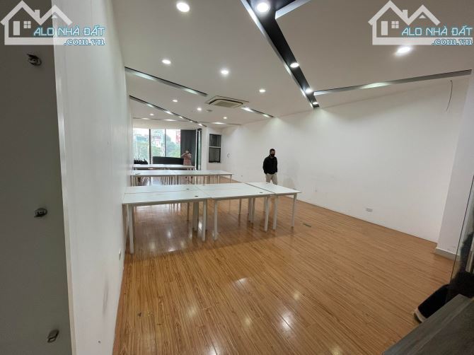 Cho thuê sàn văn phòng 75m2 tại Hoàng Cầu, Đống Đa 12tr/th