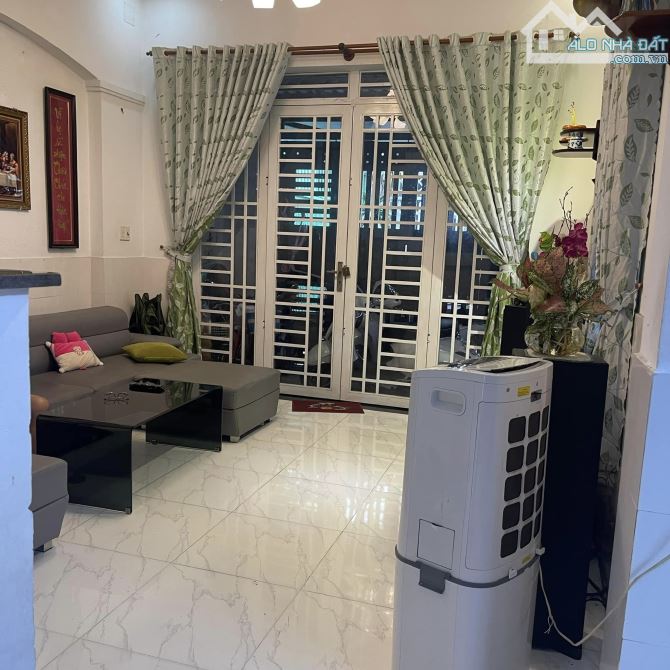 Gấp bán nhà Tân Bình, 3 tầng giá 4 tỷ25