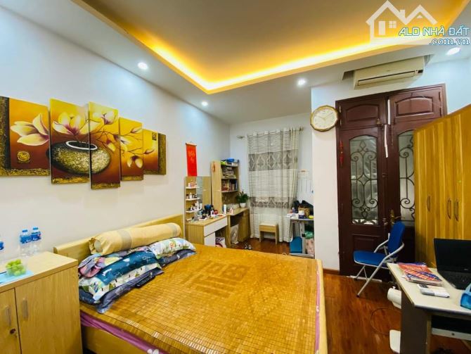 Bán nhà Phân lô ở Hoàng Quốc Việt 42m2, 4 tầng đẹp Ô tô dừng đỗ ở ngay - 2