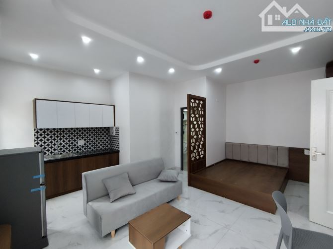 CCMN Mới , DTXD 60m, MT 5.3m, 17 Phòng. Dòng Tiền cao, Giá 10.8Tỷ. LH: Hoàng Trung