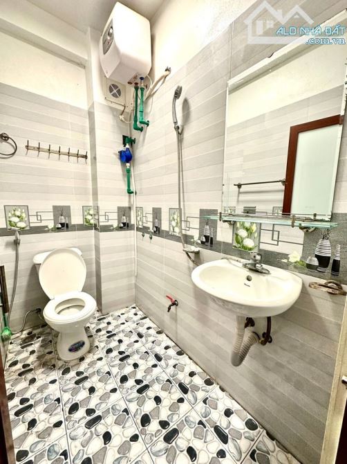 Bán nhà Mới xây, ở ngay, Hồ Tùng Mậu, Mai Dịch, Cầu Giấy. DT: 37m2. Giá: 7,95 Tỷ - 1