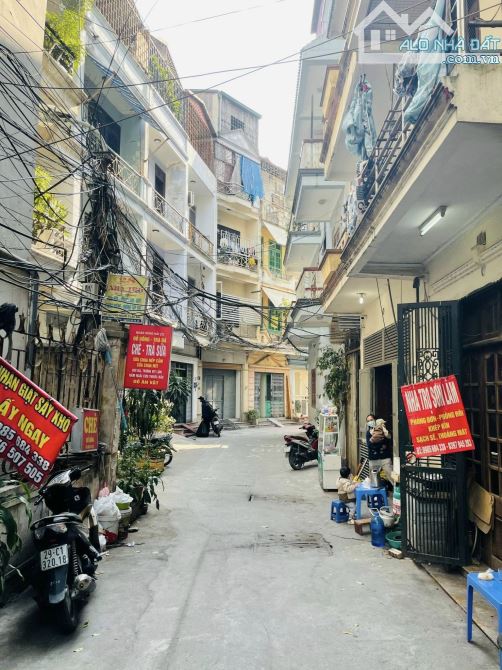 Bán nhà phố Nguyễn Chí Thanh, 40m2, mặt tiền 4 m, phân lô, ô tô tránh, nhà đẹp - - 4