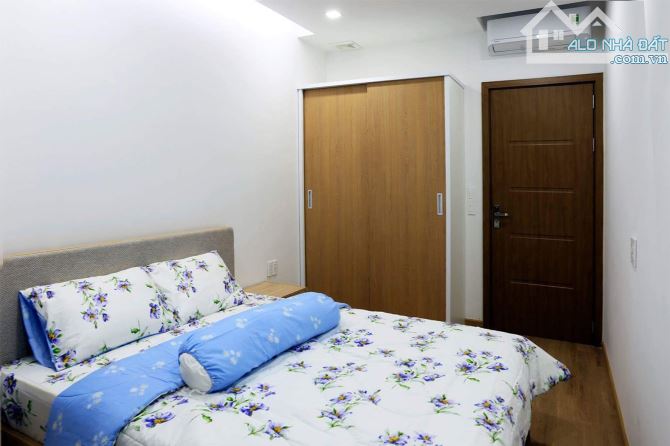 Cần bán gấp CC 590 CMT8 Q,3. DT 76m2, 2p 2wc. Giá bán 2.85 tỷ, TL - 7