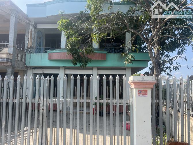 Bán nhà 1 lầu + đất 300 m2 mặt tiền đuờng Trần Thi Thơm,cách Thái Sanh Hạnh 100m,phuờng 9