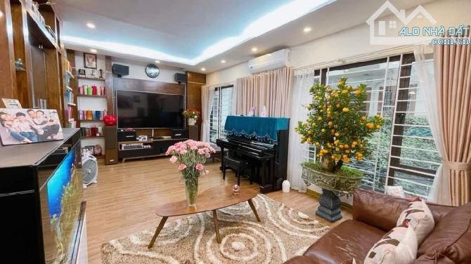 SIÊU PHẨM NHÀ ĐĘP LẠC LONG QUÂN GẦN HỒ TÂY - Ô TÔ TRÁNH - KINH DOANH.