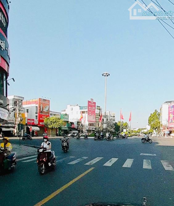 Nhà 4 tầng mặt tiền Yersin, Nha Trang vị trí kinh doanh - giá chỉ 13,5 tỷ. Tttp Nha Trang