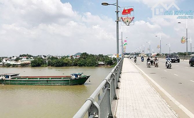 Mặt tiền quận 8, 2515m2, 31x93 nở hậu 2 mặt sông tiện biệt thự, phân lô, CHDV giá 98 tỷ TL