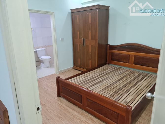 Bán chung cư c2 Đỗ Nhuận, CV Hoà Bình, Dt 862m2, 2PN, 2 VS, Full nội thất, Giá 3.9 Tỷ - 2