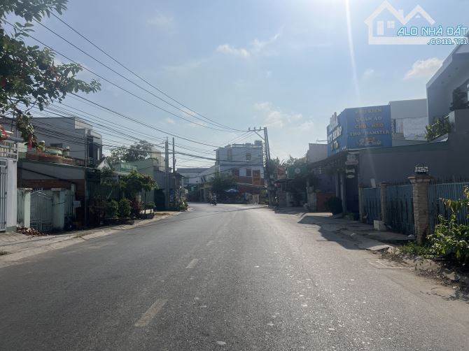 Bán nhà 1 lầu + đất 300 m2 mặt tiền đuờng Trần Thi Thơm,cách Thái Sanh Hạnh 100m,phuờng 9 - 2