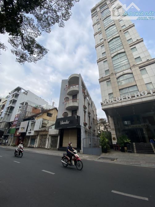Bán nhà mặt tiền đường Lý Tự Trọng phường Bến Thành Quận 1, dt: 4x20m trệt 4 lầu ngay chợ