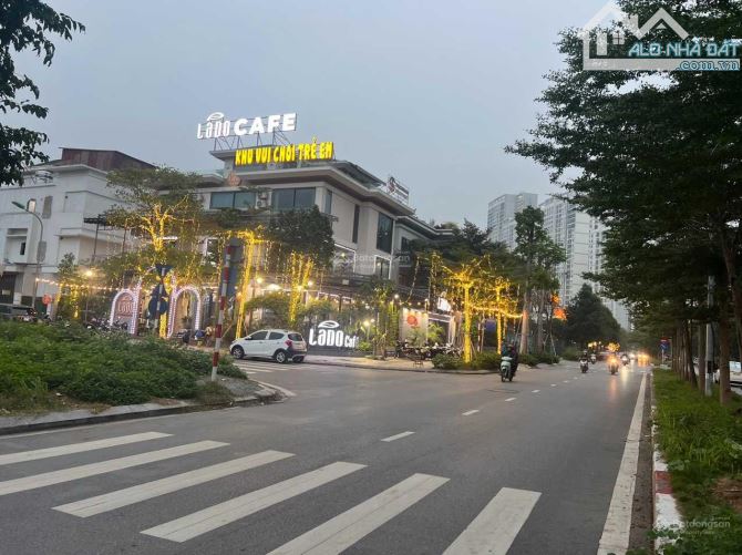 CHỦ BÁN GẤP LÔ ĐẤT DT 150M MT 10M GIÁ 18 TỶ PHỐ XUÂN ĐỈNH NGOẠI GIAO ĐOÀN XUÂN LA
