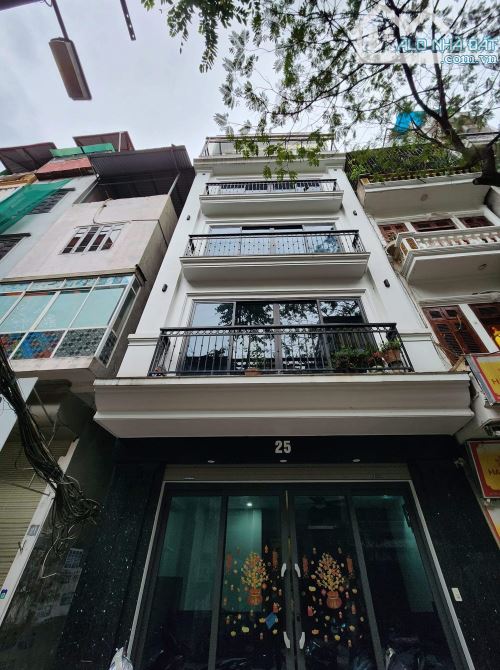 Bán nhà phố Đê La Thành lô góc ô tô tránh kinh doanh 6 tầng thang máy