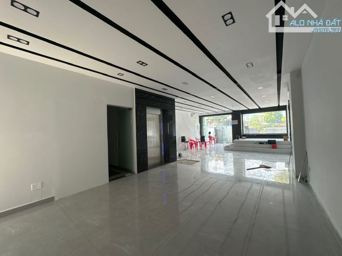 Cho Thuê Tòa Nhà Đường Nguyễn Hoàng An Phú Quận 2 Hầm 4 lầu sàn trống suốt 600m2