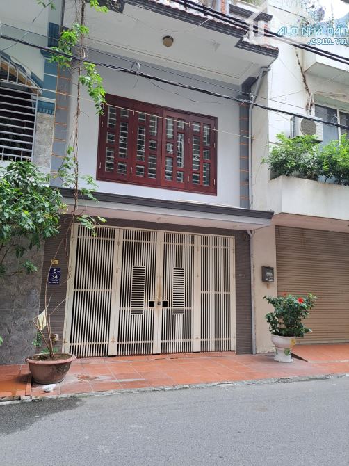 Cho thuê nhà ngõ 3 Phạm Tuấn Tài, Diện tích 60m2 xây 5 tầng ngõ rộng để ô tô