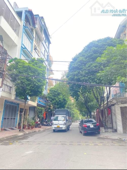 BÁN NHÀ Kim Đồng,70M,6T,THANG MÁY,P/L,Ô TÔ TRÁNH ,LÔ GÓC CHỈ 18 TỶ.